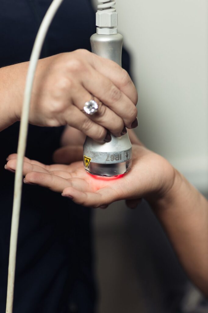 O poder do laser no alívio das dores crônicas 10 Tratamento com laser terapêutico para alivio de dores crônicas